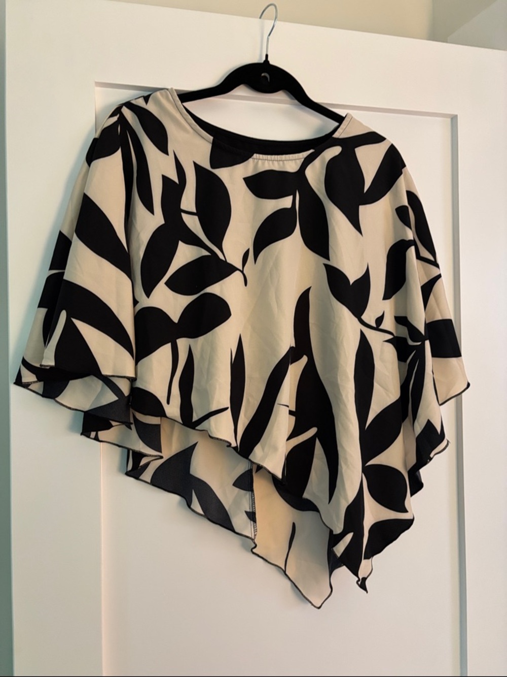 Women’s Black Leaf Print Asymmetric Top